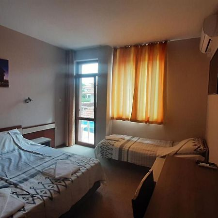 Family Hotel Favourite Obzor Buitenkant foto
