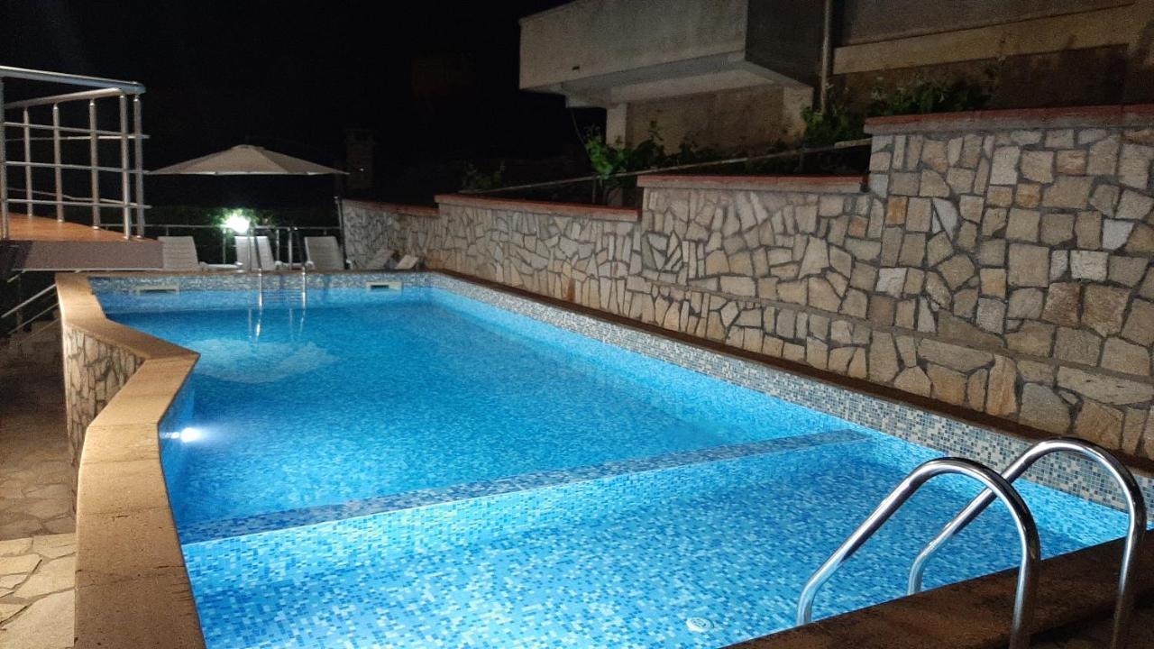 Family Hotel Favourite Obzor Buitenkant foto