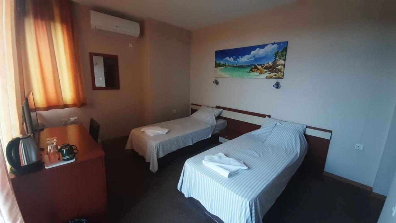 Family Hotel Favourite Obzor Buitenkant foto