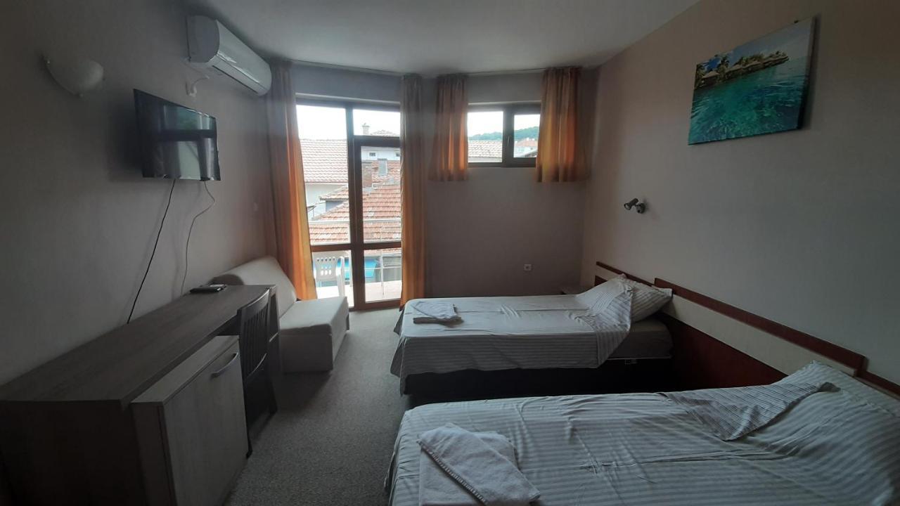 Family Hotel Favourite Obzor Buitenkant foto